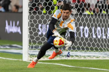 Seville, İspanya - 26 Nisan 2025: Copa del Rey finali Sevilla 'da FC Barcelona ile Real Madrid arasında. Barselona kazandı. İspanyol klasiği. Gerçek Madrid oyuncuları.