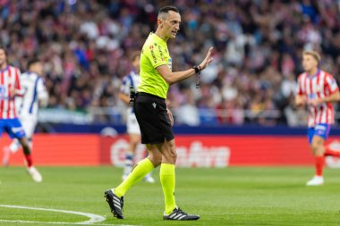 Madrid, İspanya - 10 Mayıs 2025: Atletico Madrid ile Real Sociedad arasındaki La Liga maçı başkentte oynandı. La Liga hakemi..