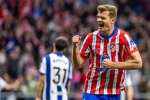 Madrid, İspanya - 10 Mayıs 2025: Atletico Madrid ile Real Sociedad arasında oynanan bir lig maçı. Alexander Sorloth maç sırasında hat-trick yaptı. Lig rekoru kırdı..