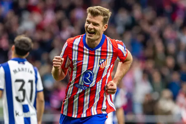 Madrid, İspanya - 10 Mayıs 2025: Atletico Madrid ile Real Sociedad arasında oynanan bir lig maçı. Alexander Sorloth maç sırasında hat-trick yaptı. Lig rekoru kırdı..