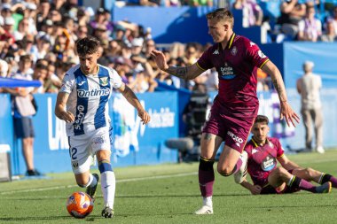 Madrid, İspanya - 24 Mayıs 2025: Legans ile Valladolid arasında oynanan La Liga maçı. Leganlar ve Valladolid HiperHareket Ligi 'ne atıldı. Takımlar bırakmayla karşı karşıya.