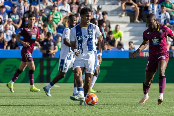 Madrid, İspanya - 24 Mayıs 2025: Legans ile Valladolid arasında oynanan La Liga maçı. Leganlar ve Valladolid HiperHareket Ligi 'ne atıldı. Takımlar bırakmayla karşı karşıya.