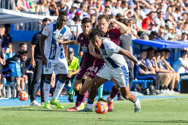 Madrid, İspanya - 24 Mayıs 2025: Legans ile Valladolid arasında oynanan La Liga maçı. Leganlar ve Valladolid HiperHareket Ligi 'ne atıldı. Takımlar bırakmayla karşı karşıya.