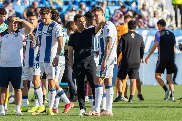 Madrid, İspanya - 24 Mayıs 2025: Legans ile Valladolid arasında oynanan La Liga maçı. Leganlar ve Valladolid HiperHareket Ligi 'ne atıldı. Takımlar bırakmayla karşı karşıya.