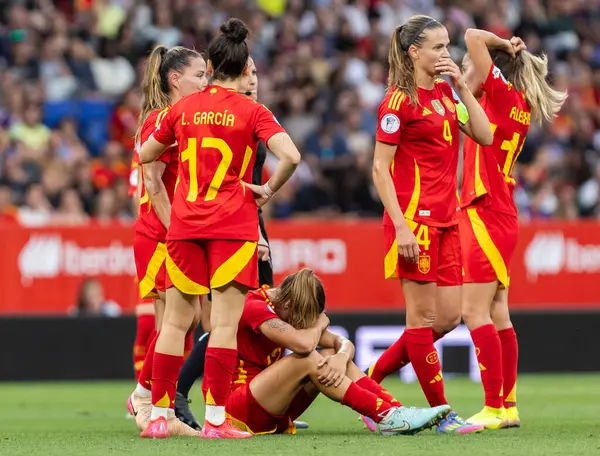 Barcelona, İspanya - 3 Haziran 2025: İspanya ve İngiltere arasında Dünya Kupası elemeleri. Kadın takımı kazandı. Kadın futbolu. İspanyol milli takımı.