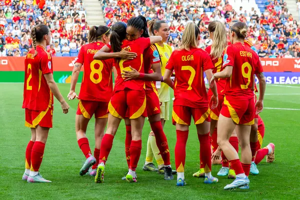 Barcelona, İspanya - 3 Haziran 2025: İspanya ve İngiltere arasında Dünya Kupası elemeleri. Kadın takımı kazandı. Kadın futbolu. İspanyol milli takımı.