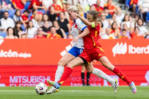Barcelona, İspanya - 3 Haziran 2025: İspanya ve İngiltere arasında Dünya Kupası elemeleri. Kadın takımı kazandı. Kadın futbolu. İspanyol milli takımı.
