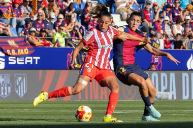Huesca, İspanya - 7 Haziran 2025: Atletico Madrid ile FC Barcelona arasında oynanan Queen Kupası finali. Barselona kazandı. Bayan futbolcular. Atletico Madrid oyuncuları.