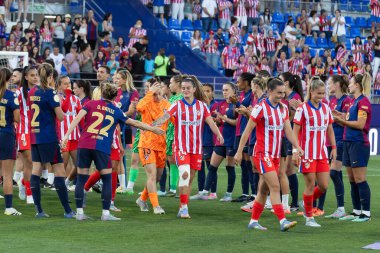 Huesca, İspanya - 7 Haziran 2025: Atletico Madrid ile FC Barcelona arasında oynanan Queen Kupası finali. Barselona kazandı. Bayan futbolcular. Atletico Madrid oyuncuları.