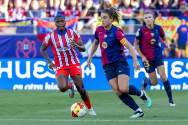 Huesca, İspanya - 7 Haziran 2025: Atletico Madrid ile FC Barcelona arasında oynanan Queen Kupası finali. Barselona kızları kazandı. Bayan futbolcular. FC Barcelona oyuncuları.