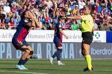Huesca, İspanya - 7 Haziran 2025: Atletico Madrid ile FC Barcelona arasında oynanan Queen Kupası finali. Barselona kızları kazandı. Bayan futbolcular. FC Barcelona oyuncuları.