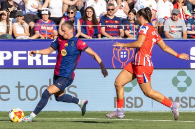 Huesca, İspanya - 7 Haziran 2025: Atletico Madrid ile FC Barcelona arasında oynanan Queen Kupası finali. Barselona kızları kazandı. Bayan futbolcular. FC Barcelona oyuncuları.