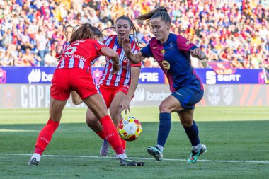Huesca, İspanya - 7 Haziran 2025: Atletico Madrid ile FC Barcelona arasında oynanan Queen Kupası finali. Barselona kızları kazandı. Bayan futbolcular. FC Barcelona oyuncuları.