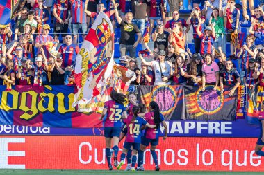 Huesca, İspanya - 7 Haziran 2025: Atletico Madrid ile FC Barcelona arasında oynanan Queen Kupası finali. Barselona kızları kazandı. Bayan futbolcular. FC Barcelona oyuncuları.