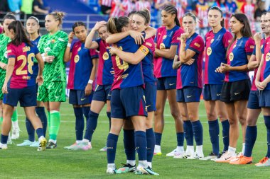 Huesca, İspanya - 7 Haziran 2025: Atletico Madrid ile FC Barcelona arasında oynanan Queen Kupası finali. Barselona kızları kazandı. Bayan futbolcular. FC Barcelona oyuncuları.