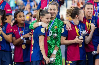 Huesca, İspanya - 7 Haziran 2025: Atletico Madrid ile FC Barcelona arasında oynanan Queen Kupası finali. Barselona kızları kazandı. Bayan futbolcular. FC Barcelona oyuncuları.
