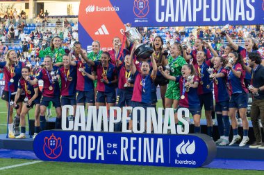 Huesca, İspanya - 7 Haziran 2025: Atletico Madrid ile FC Barcelona arasında oynanan Queen Kupası finali. Barselona kızları kazandı. Bayan futbolcular. FC Barcelona oyuncuları.