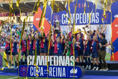 Huesca, İspanya - 7 Haziran 2025: Atletico Madrid ile FC Barcelona arasında oynanan Queen Kupası finali. Barselona kızları kazandı. Bayan futbolcular. FC Barcelona oyuncuları.