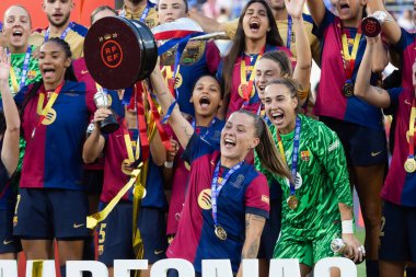 Huesca, İspanya - 7 Haziran 2025: Atletico Madrid ile FC Barcelona arasında oynanan Queen Kupası finali. Barselona kızları kazandı. Bayan futbolcular. FC Barcelona oyuncuları.