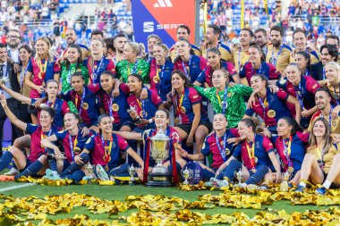 Huesca, İspanya - 7 Haziran 2025: Atletico Madrid ile FC Barcelona arasında oynanan Queen Kupası finali. Barselona kızları kazandı. Bayan futbolcular. FC Barcelona oyuncuları.