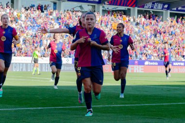Huesca, İspanya - 7 Haziran 2025: Atletico Madrid ile FC Barcelona arasında oynanan Queen Kupası finali. Barselona kızları kazandı. Bayan futbolcular. FC Barcelona oyuncuları.