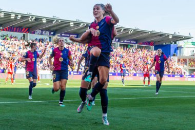 Huesca, İspanya - 7 Haziran 2025: Atletico Madrid ile FC Barcelona arasında oynanan Queen Kupası finali. Barselona kızları kazandı. Bayan futbolcular. FC Barcelona oyuncuları.