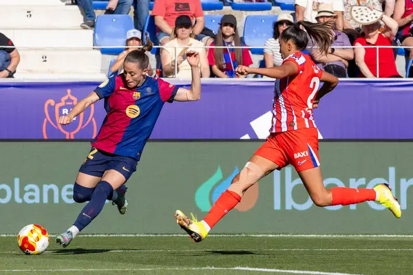 Huesca, İspanya - 7 Haziran 2025: Atletico Madrid ile FC Barcelona arasında oynanan Queen Kupası finali. Barselona kızları kazandı. Bayan futbolcular. FC Barcelona oyuncuları.