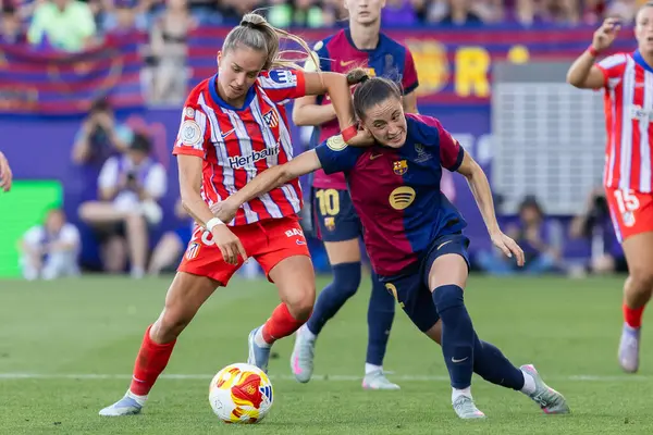 Huesca, İspanya - 7 Haziran 2025: Atletico Madrid ile FC Barcelona arasında oynanan Queen Kupası finali. Barselona kızları kazandı. Bayan futbolcular. FC Barcelona oyuncuları.