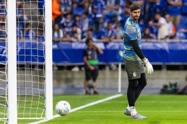 Oviedo, İspanya - 24 Ağustos 2025: Real Oviedo ve Real Madrid arasındaki lig maçı Oviedo şehrinde oynandı. Gerçek Madrid oyuncuları. 2025-2026 La Liga. Topla oynayan oyuncular.