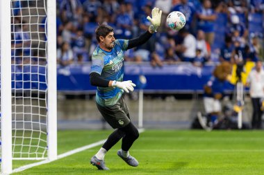 Oviedo, İspanya - 24 Ağustos 2025: Real Oviedo ve Real Madrid arasındaki lig maçı Oviedo şehrinde oynandı. Gerçek Madrid oyuncuları. 2025-2026 La Liga. Topla oynayan oyuncular.