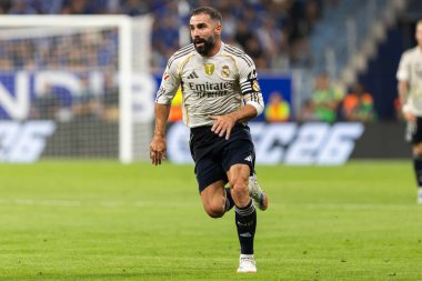 Oviedo, İspanya - 24 Ağustos 2025: Real Oviedo ve Real Madrid arasındaki lig maçı Oviedo şehrinde oynandı. Gerçek Madrid oyuncuları. 2025-2026 La Liga. Topla oynayan oyuncular.