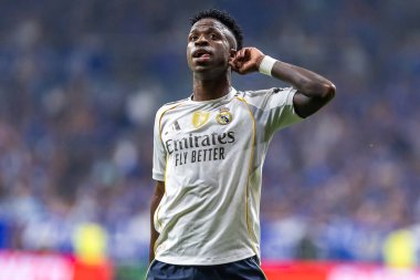 Oviedo, İspanya - 24 Ağustos 2025: Real Oviedo ve Real Madrid arasındaki lig maçı Oviedo şehrinde oynandı. Gerçek Madrid oyuncuları. 2025-2026 La Liga. Topla oynayan oyuncular.