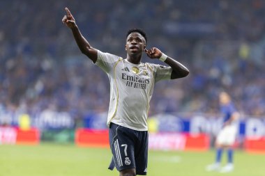 Oviedo, İspanya - 24 Ağustos 2025: Real Oviedo ve Real Madrid arasındaki lig maçı Oviedo şehrinde oynandı. Gerçek Madrid oyuncuları. 2025-2026 La Liga. Topla oynayan oyuncular.