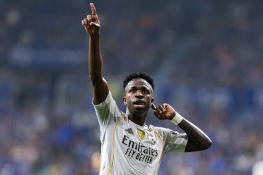 Oviedo, İspanya - 24 Ağustos 2025: Real Oviedo ve Real Madrid arasındaki lig maçı Oviedo şehrinde oynandı. Gerçek Madrid oyuncuları. 2025-2026 La Liga. Topla oynayan oyuncular.