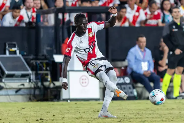 Madrid, İspanya - 31 Ağustos 2025: Rayo Vallecano ile FC Barcelona arasındaki lig maçı. EA Spor Ligi 2024-2025. Rayo Vallecano oyuncuları. Profesyonel Lig. EuroRadio.