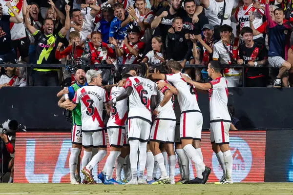 Madrid, İspanya - 31 Ağustos 2025: Rayo Vallecano ile FC Barcelona arasındaki lig maçı. EA Spor Ligi 2024-2025. Rayo Vallecano oyuncuları. Profesyonel Lig. EuroRadio.