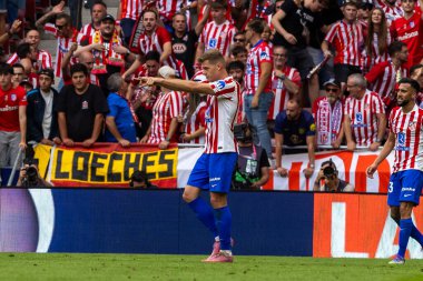 Madrid, İspanya - 27 Eylül 2025: Atletico Madrid ile Real Madrid arasındaki La Liga maçı İspanya 'nın başkentinde oynandı. Atletico Madrid oyuncuları. Futbol müsabakası. EA Spor Ligi.