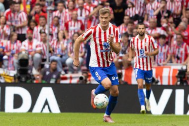 Madrid, İspanya - 27 Eylül 2025: Atletico Madrid ile Real Madrid arasındaki La Liga maçı İspanya 'nın başkentinde oynandı. Atletico Madrid oyuncuları. Futbol müsabakası. EA Spor Ligi.