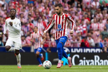 Madrid, İspanya - 27 Eylül 2025: Atletico Madrid ile Real Madrid arasındaki La Liga maçı İspanya 'nın başkentinde oynandı. Atletico Madrid oyuncuları. Futbol müsabakası. EA Spor Ligi.