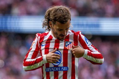 Madrid, İspanya - 27 Eylül 2025: Atletico Madrid ile Real Madrid arasındaki La Liga maçı İspanya 'nın başkentinde oynandı. Atletico Madrid oyuncuları. Futbol müsabakası. EA Spor Ligi.