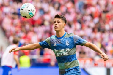 Madrid, İspanya - 27 Eylül 2025: Atletico Madrid ile Real Madrid arasındaki La Liga maçı İspanya 'nın başkentinde oynandı. Gerçek Madrid oyuncuları. Futbol müsabakası. EA Spor Ligi.