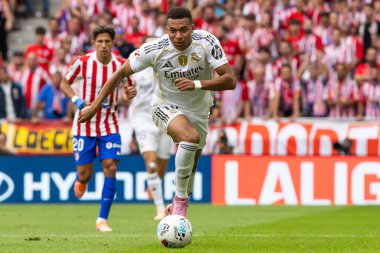 Madrid, İspanya - 27 Eylül 2025: Atletico Madrid ile Real Madrid arasındaki La Liga maçı İspanya 'nın başkentinde oynandı. Gerçek Madrid oyuncuları. Futbol müsabakası. EA Spor Ligi.