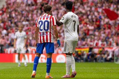 Madrid, İspanya - 27 Eylül 2025: Atletico Madrid ile Real Madrid arasındaki La Liga maçı İspanya 'nın başkentinde oynandı. Gerçek Madrid oyuncuları. Futbol müsabakası. EA Spor Ligi.