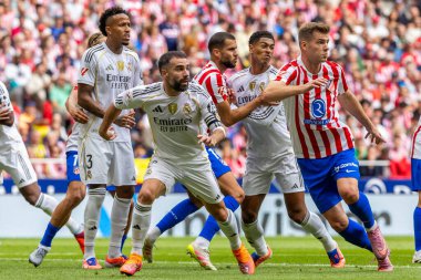 Madrid, İspanya - 27 Eylül 2025: Atletico Madrid ile Real Madrid arasındaki La Liga maçı İspanya 'nın başkentinde oynandı. Gerçek Madrid oyuncuları. Futbol müsabakası. EA Spor Ligi.