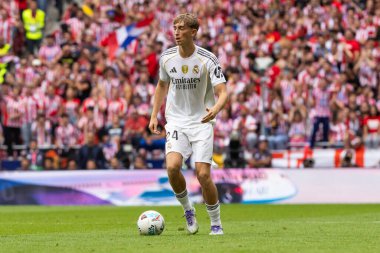 Madrid, İspanya - 27 Eylül 2025: Atletico Madrid ile Real Madrid arasındaki La Liga maçı İspanya 'nın başkentinde oynandı. Gerçek Madrid oyuncuları. Futbol müsabakası. EA Spor Ligi.