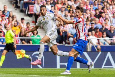 Madrid, İspanya - 27 Eylül 2025: Atletico Madrid ile Real Madrid arasındaki La Liga maçı İspanya 'nın başkentinde oynandı. Gerçek Madrid oyuncuları. Futbol müsabakası. EA Spor Ligi.
