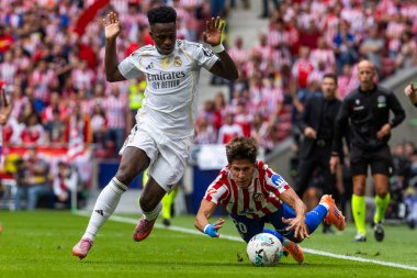 Madrid, İspanya - 27 Eylül 2025: Atletico Madrid ile Real Madrid arasındaki La Liga maçı İspanya 'nın başkentinde oynandı. Gerçek Madrid oyuncuları. Futbol müsabakası. EA Spor Ligi.