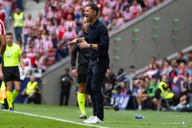 Madrid, İspanya - 27 Eylül 2025: Atletico Madrid ile Real Madrid arasındaki La Liga maçı İspanya 'nın başkentinde oynandı. Gerçek Madrid oyuncuları. Futbol müsabakası. EA Spor Ligi.