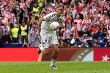 Madrid, İspanya - 27 Eylül 2025: Atletico Madrid ile Real Madrid arasındaki La Liga maçı İspanya 'nın başkentinde oynandı. Gerçek Madrid oyuncuları. Futbol müsabakası. EA Spor Ligi.