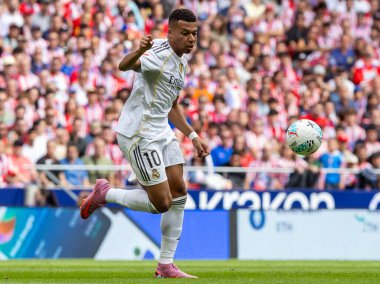 Madrid, İspanya - 27 Eylül 2025: Atletico Madrid ile Real Madrid arasındaki La Liga maçı İspanya 'nın başkentinde oynandı. Gerçek Madrid oyuncuları. Futbol müsabakası. EA Spor Ligi.